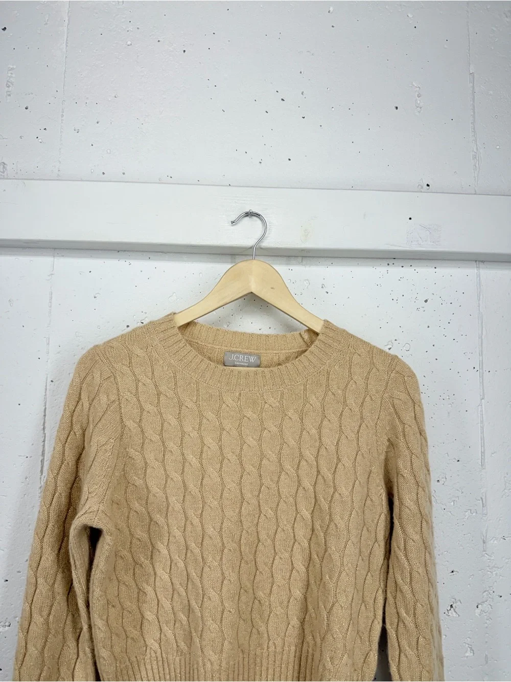 Cashmere Women’s Small Fitted Beige Gold Cable-Knit Crewneck Sweater with Lurex